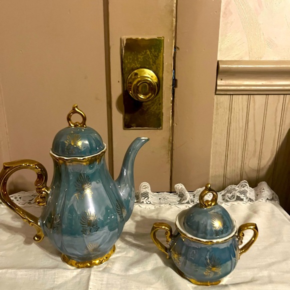 Blue teapot with sugar canister - Picture 1 of 10